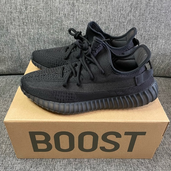 Yeezy Boost 350 V2 “Onyx” - Picture 2 of 5